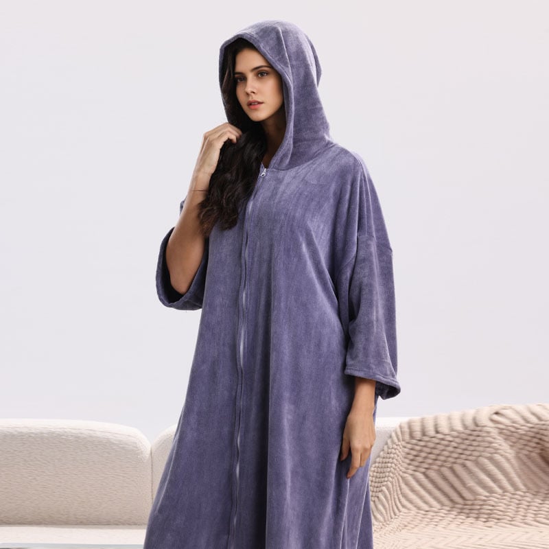 Unisex mikropluošto chalatas pončas su gobtuvu, greitai džiūstantis ir sugeriantis drėgmę, 400–500 g, 150d siūlai, plokščias audinys