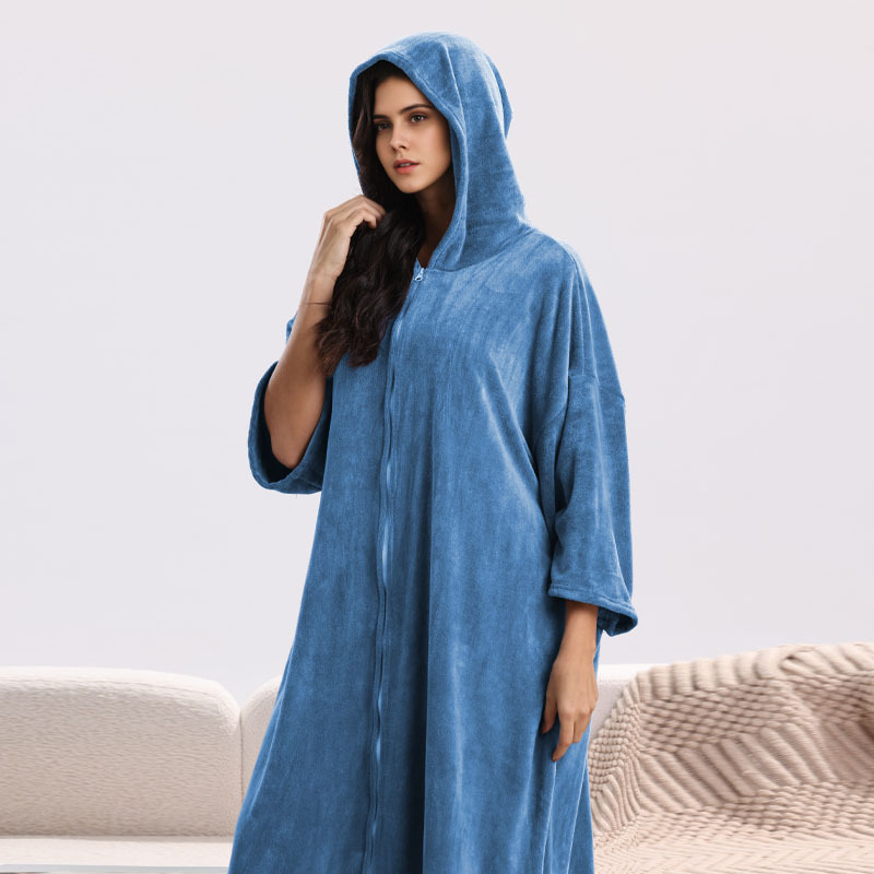 Unisex mikropluošto chalatas pončas su gobtuvu, greitai džiūstantis ir sugeriantis drėgmę, 400–500 g, 150d siūlai, plokščias audinys