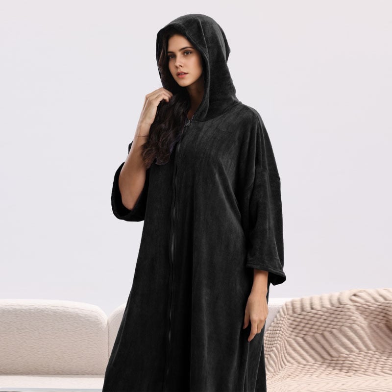 Unisex mikropluošto chalatas pončas su gobtuvu, greitai džiūstantis ir sugeriantis drėgmę, 400–500 g, 150d siūlai, plokščias audinys