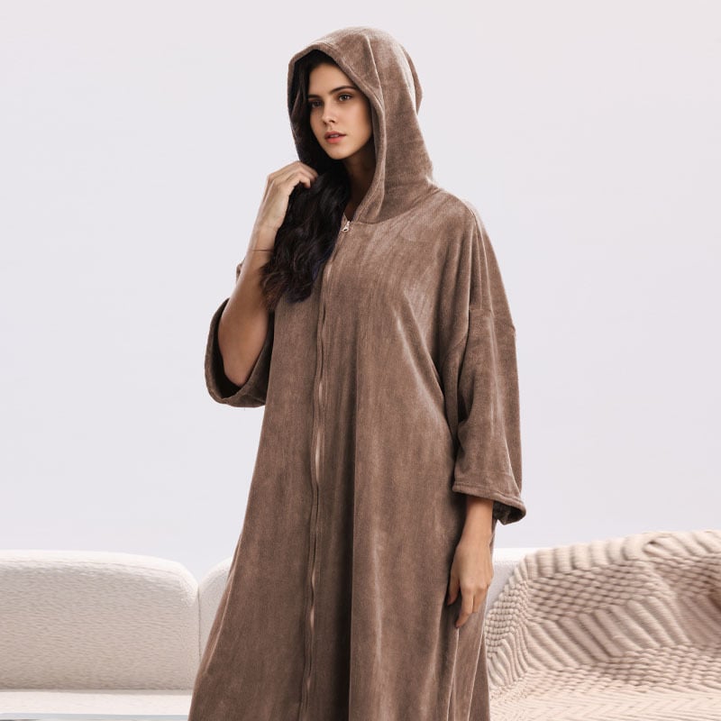 Unisex mikropluošto chalatas pončas su gobtuvu, greitai džiūstantis ir sugeriantis drėgmę, 400–500 g, 150d siūlai, plokščias audinys