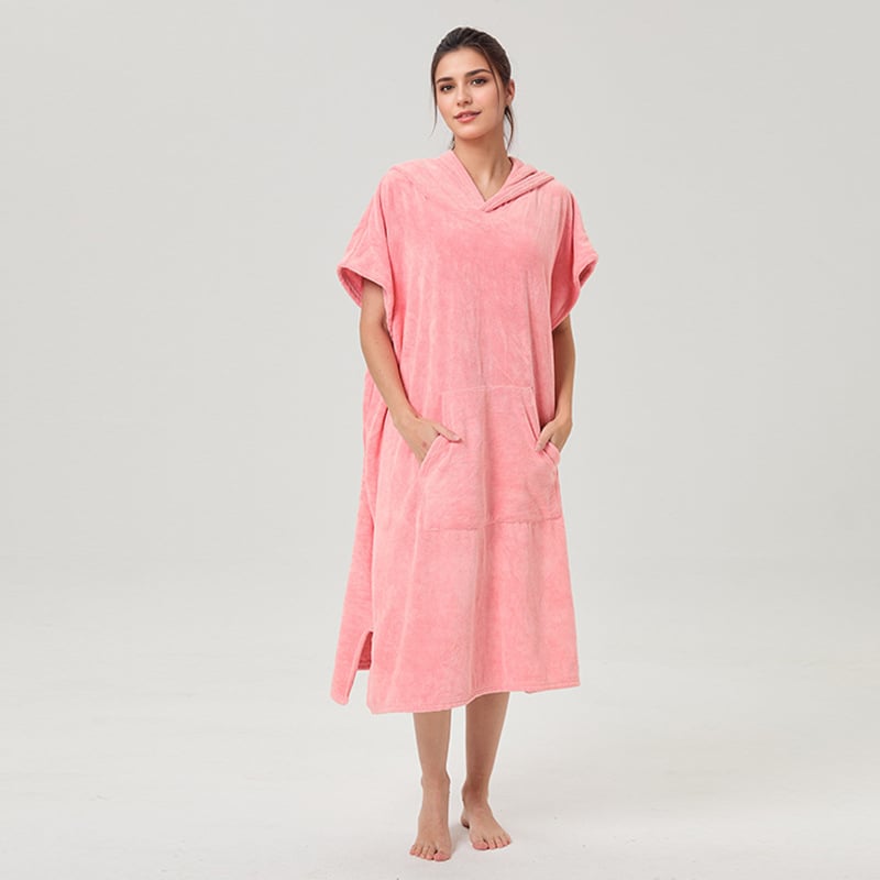 Unisex mikropluošto chalatas pončas su gobtuvu, greitai džiūstantis ir sugeriantis drėgmę, 400–500 g, 150d siūlai, plokščias audinys