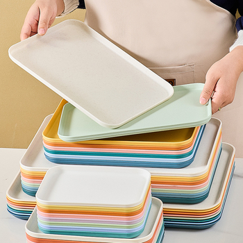 Téglalap alakú műanyag tányér, nordikus ihletésű, mikrohullámú sütőben használható, egyszerű modern stílus, testreszabás elérhető