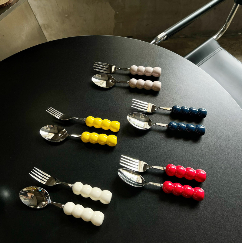 Kerámiával fogantyúzott kés, villa és kanál készlet, 304 rozsdamentes acélból, tükörfényes felület, egyszínű dizájn, friss és aranyos stílus