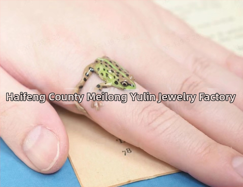 Clipuri de urechi cu broască – cupru, stil desen animat, finisaj cu efect de ulei care picură, lansare vară 2024