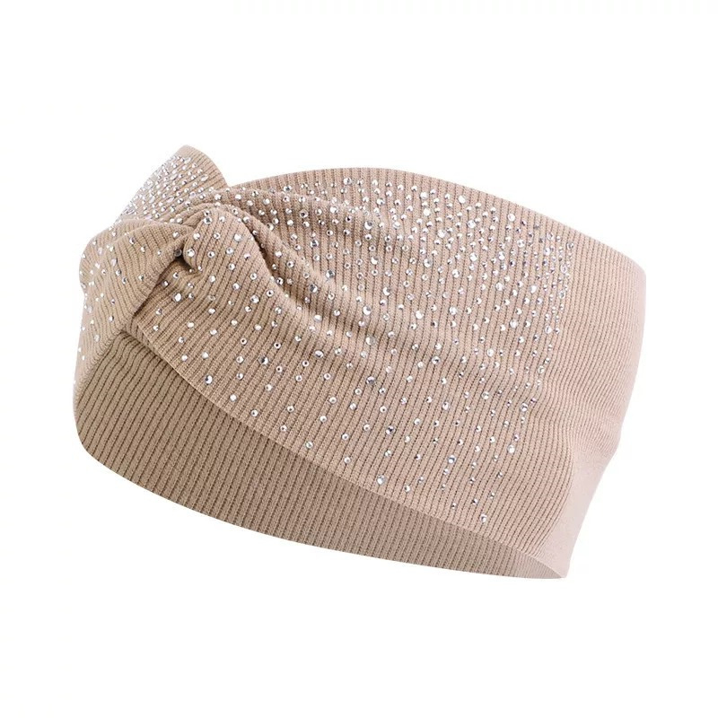 Naiste tekstiilist peavõru ruudulise mustriga ja lips-stiiliga