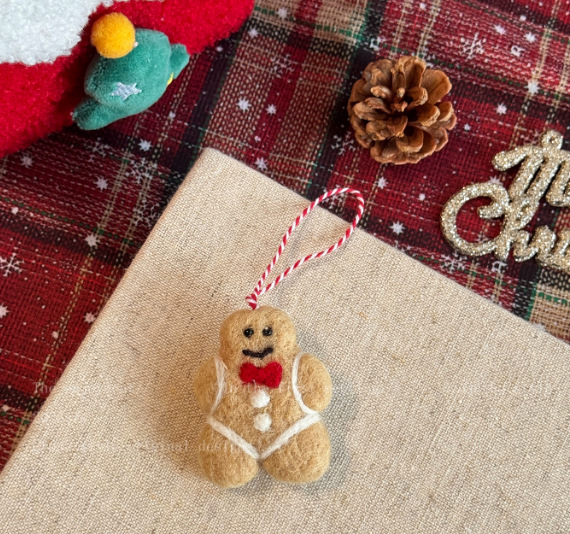 Broš s likom Gingerbread Man - plišasti materijal, karikatura lik, božićni stil, unisex dodatak