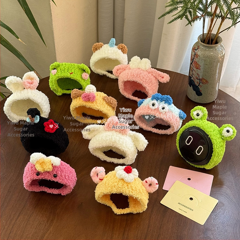 Plyšové zvieratko na hlavu pre auto dekoráciu - cartoon štýl, vzor malé zvieratá, vlna, ručné pletenie, jar 2025