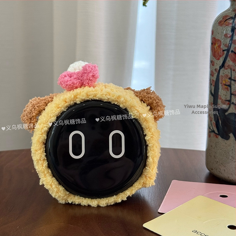 Plyšové zvieratko na hlavu pre auto dekoráciu - cartoon štýl, vzor malé zvieratá, vlna, ručné pletenie, jar 2025