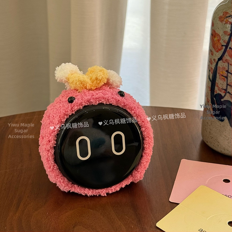 Plyšové zvieratko na hlavu pre auto dekoráciu - cartoon štýl, vzor malé zvieratá, vlna, ručné pletenie, jar 2025