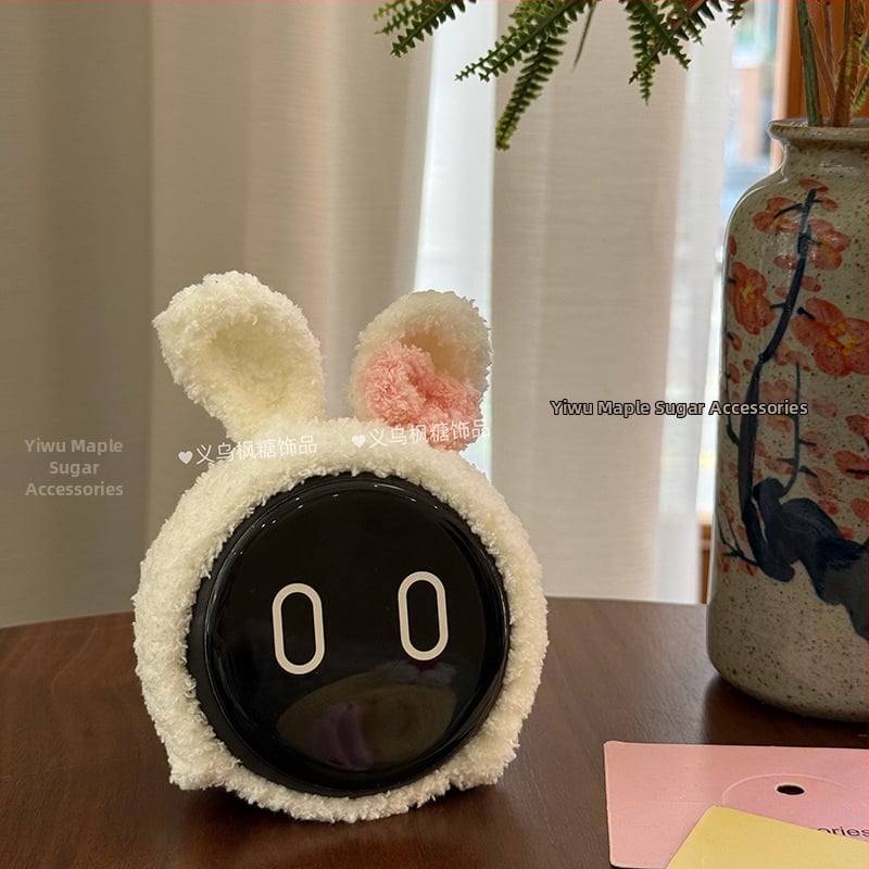 Plyšové zvieratko na hlavu pre auto dekoráciu - cartoon štýl, vzor malé zvieratá, vlna, ručné pletenie, jar 2025
