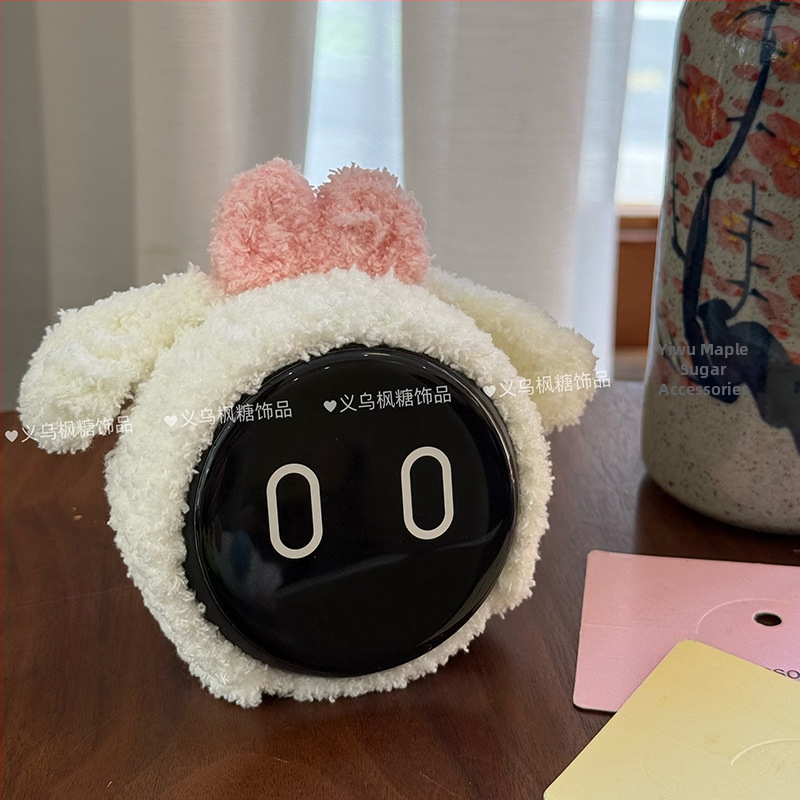 Plyšové zvieratko na hlavu pre auto dekoráciu - cartoon štýl, vzor malé zvieratá, vlna, ručné pletenie, jar 2025