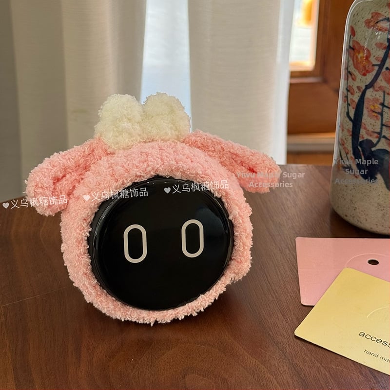 Plyšové zvieratko na hlavu pre auto dekoráciu - cartoon štýl, vzor malé zvieratá, vlna, ručné pletenie, jar 2025
