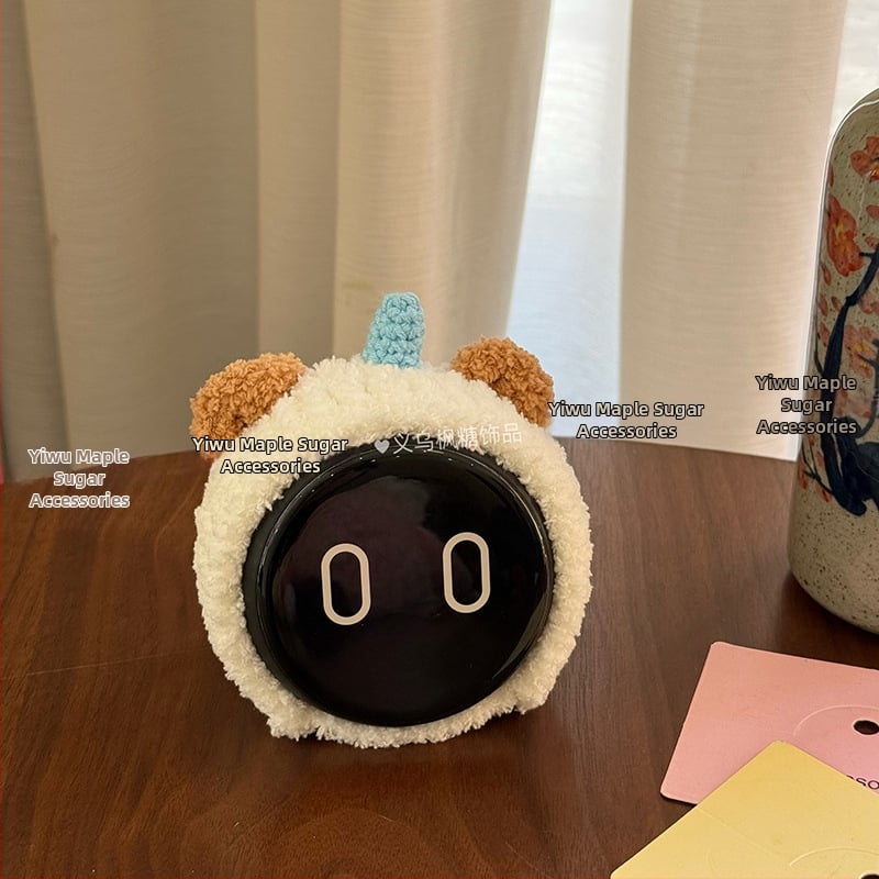 Plyšové zvieratko na hlavu pre auto dekoráciu - cartoon štýl, vzor malé zvieratá, vlna, ručné pletenie, jar 2025