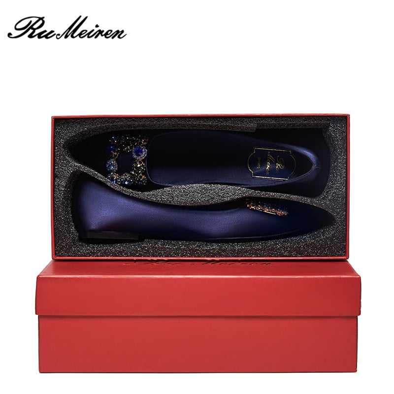 Vjenčane cipele za žene: špičasti nos, gornji dio od svilenog satena, visok uski pet 6–8 cm, gumeni potplat