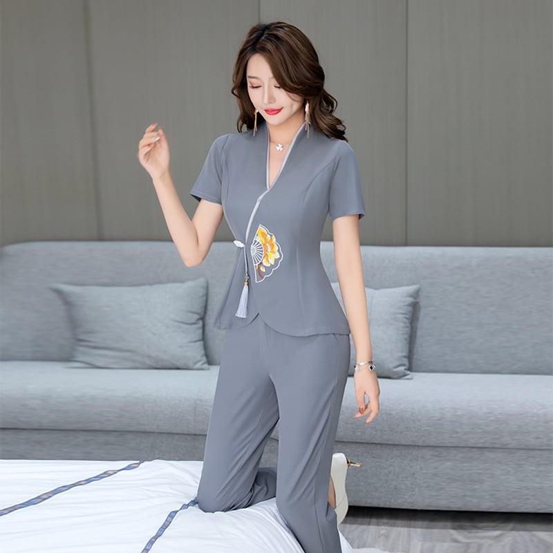 Lépfürdő-technikus egyenruha — felső V-nyakú, rövid ujjú, 3/4 hosszú nadrág, pamut-poliészter keverék, nedvességelvezető