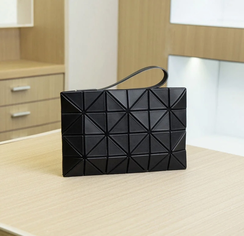 PVC večerná taška štýlu envelope, vodorovný štvorcový tvar, zips, polyesterová podšívka, priehradka na dokumenty