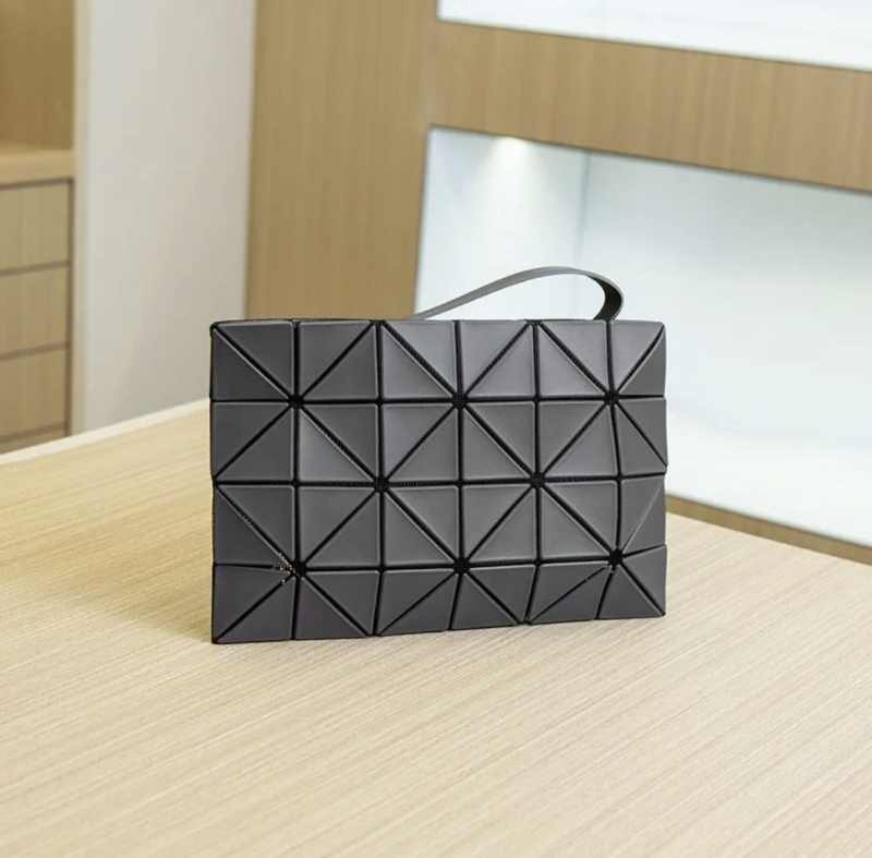 PVC večerná taška štýlu envelope, vodorovný štvorcový tvar, zips, polyesterová podšívka, priehradka na dokumenty