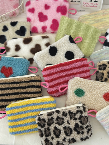 Poșetă cosmetică cu inimă de pluș, model în dungi, căptușeală din pânză, pentru femei