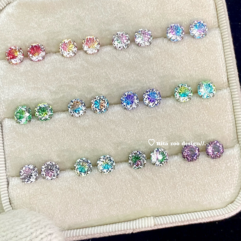 Auskari ar gradientu ziedu motīvu, ģeometriska forma, titāna tērauds, elektroplatinga pārklājums, pavasaris 2025, personīgais stils