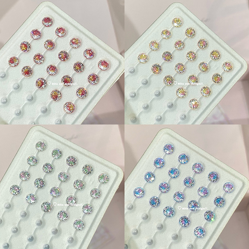 Auskari ar gradientu ziedu motīvu, ģeometriska forma, titāna tērauds, elektroplatinga pārklājums, pavasaris 2025, personīgais stils