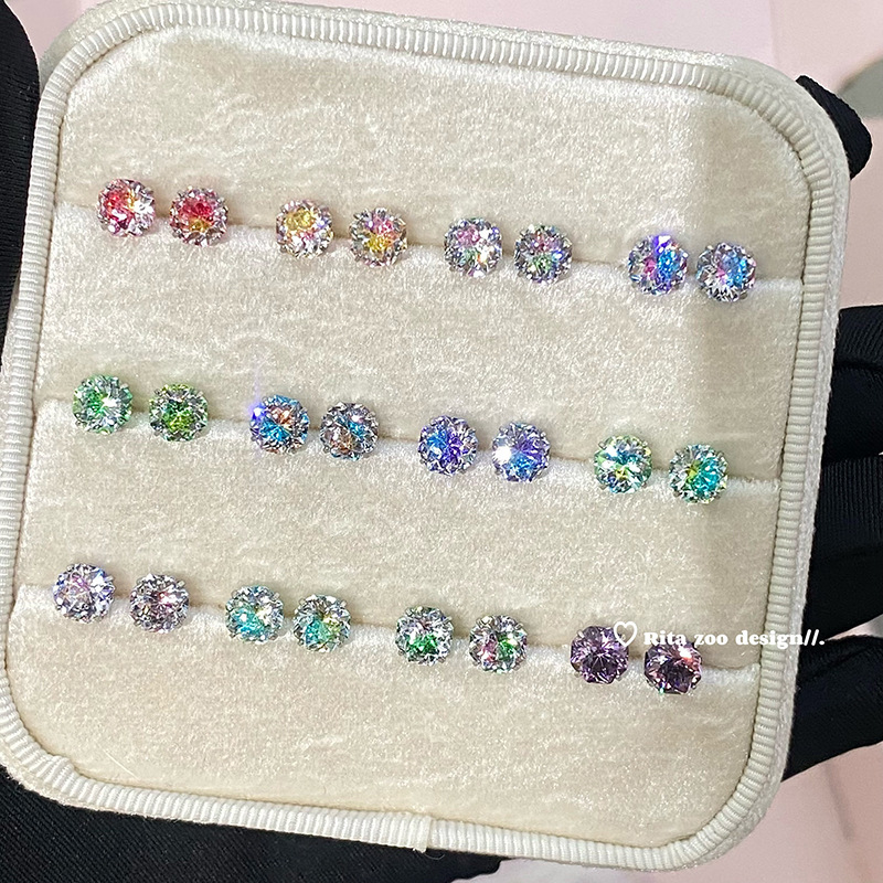 Auskari ar gradientu ziedu motīvu, ģeometriska forma, titāna tērauds, elektroplatinga pārklājums, pavasaris 2025, personīgais stils