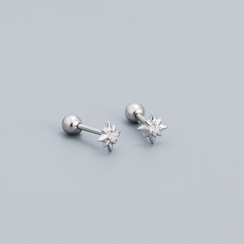 Auskari – astoņstaru zvaigzne ar skrūvējamu pamatni, S925 sudrabs, elektroplatingēts, ģeometrisks dizains, sievietēm