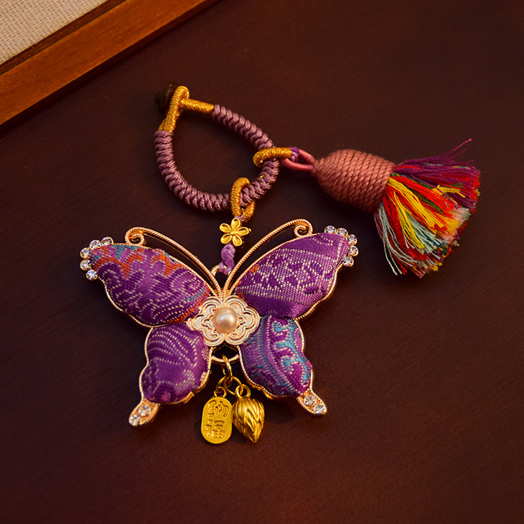 Autóba akasztós medál - kézzel készített réz, kínai stílus, irodalmi retro, motívum szerencsemacska, póni és pillangó