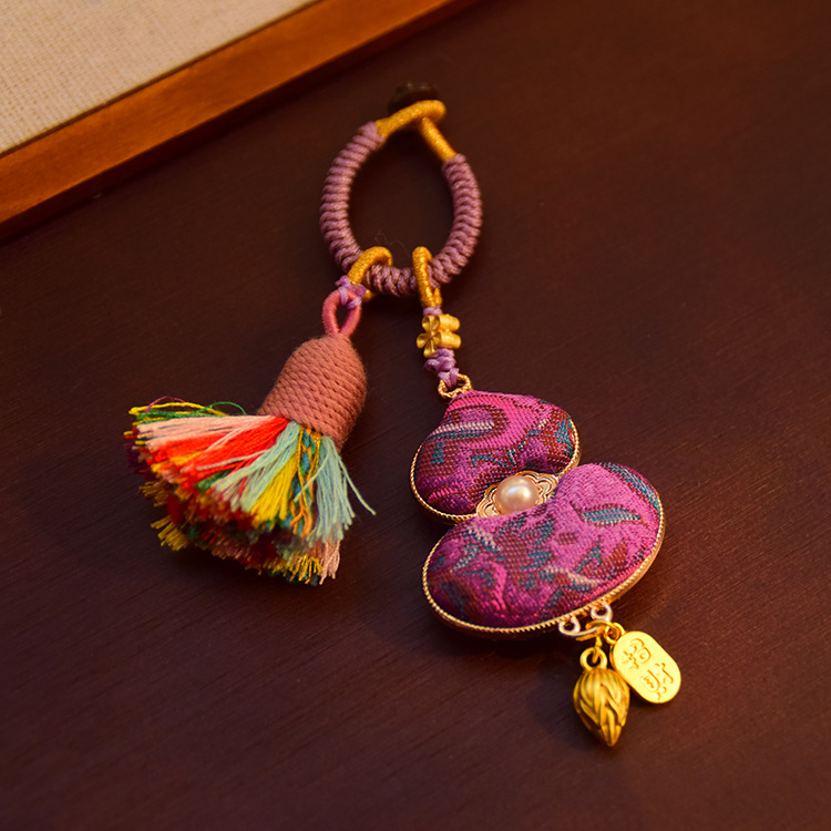 Autóba akasztós medál - kézzel készített réz, kínai stílus, irodalmi retro, motívum szerencsemacska, póni és pillangó