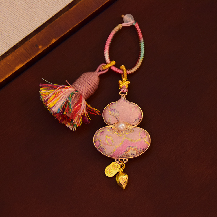 Autóba akasztós medál - kézzel készített réz, kínai stílus, irodalmi retro, motívum szerencsemacska, póni és pillangó