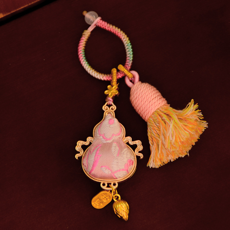 Autóba akasztós medál - kézzel készített réz, kínai stílus, irodalmi retro, motívum szerencsemacska, póni és pillangó