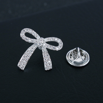 Rézből készült brooch cirkóniával, masni motívum, hópehely, mikroinlay