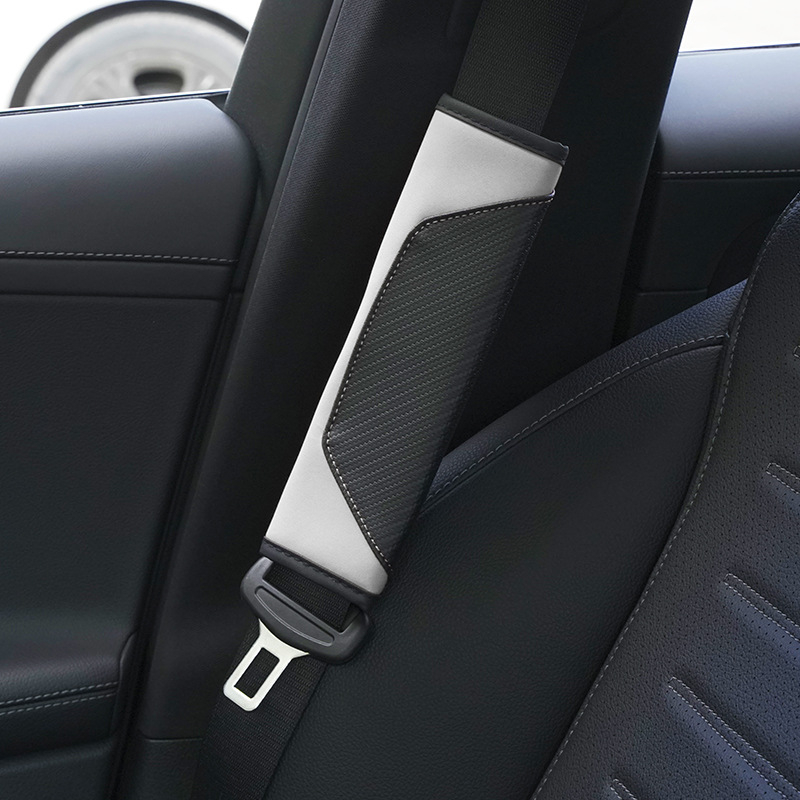 Autóöv vállvédő – bőr, praktikus autóalkatrész (Márka: Road Jason; Anyag: Bőr; Típus: Praktikus; Súly: 65 g)