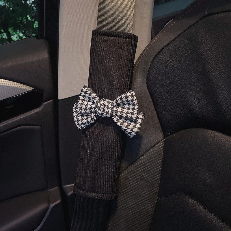 Εσωτερική διακοσμητική επικάλυψη ζώνης αυτοκινήτου με μαξιλαράκια ώμων – γυναικείος σχεδιασμός, γνήσιο δέρμα, ζεύγος