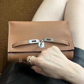 Geantă Kelly, stil urban minimalist, piele Swift top-grain autentică (din primul strat de piele de vacă), închidere cu lacăt, curea crossbody cu o singură curea, buzunar pentru telefon și buzunar pentru ID