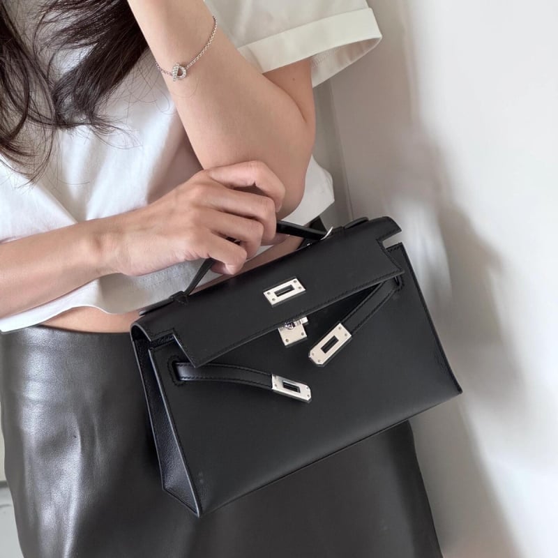 Geantă Kelly, stil urban minimalist, piele Swift top-grain autentică (din primul strat de piele de vacă), închidere cu lacăt, curea crossbody cu o singură curea, buzunar pentru telefon și buzunar pentru ID