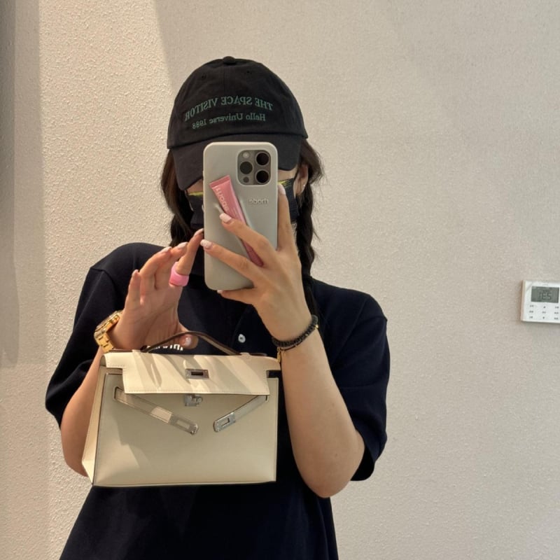 Geantă Kelly, stil urban minimalist, piele Swift top-grain autentică (din primul strat de piele de vacă), închidere cu lacăt, curea crossbody cu o singură curea, buzunar pentru telefon și buzunar pentru ID
