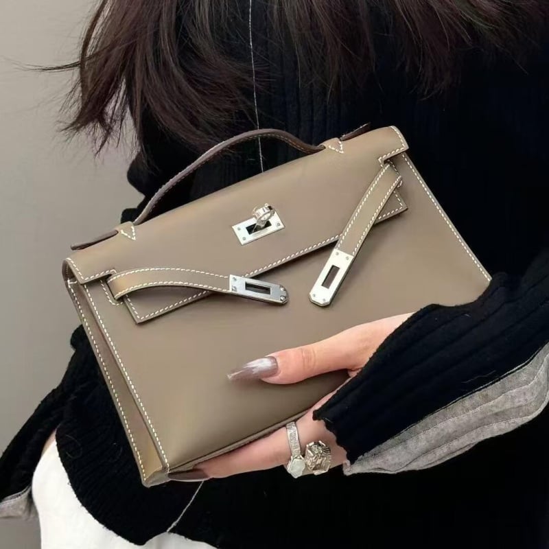 Geantă Kelly, stil urban minimalist, piele Swift top-grain autentică (din primul strat de piele de vacă), închidere cu lacăt, curea crossbody cu o singură curea, buzunar pentru telefon și buzunar pentru ID