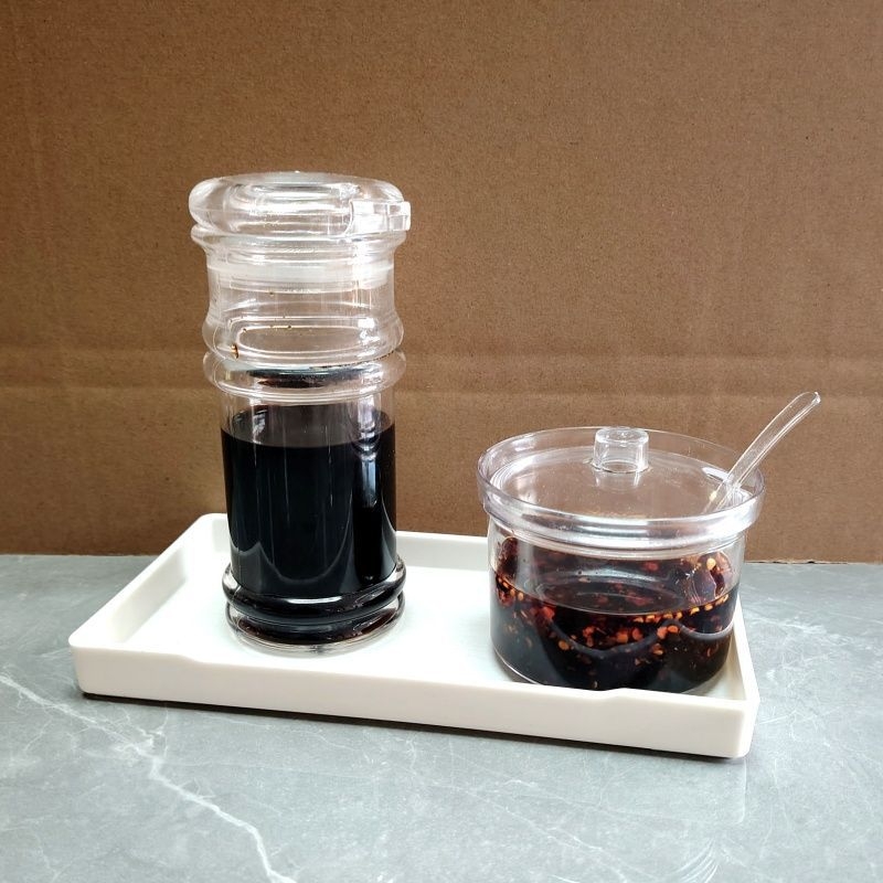 Triju pudelku komplekts restorānu garšvielām: sezama eļļas pudele, čili pudele, etiķa pudele; Materiāls: Plastmasas; Zīmols: Unique; Importēts: Nē