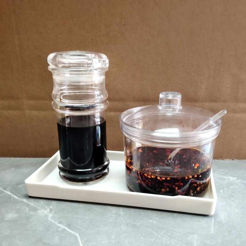 Triju pudelku komplekts restorānu garšvielām: sezama eļļas pudele, čili pudele, etiķa pudele; Materiāls: Plastmasas; Zīmols: Unique; Importēts: Nē