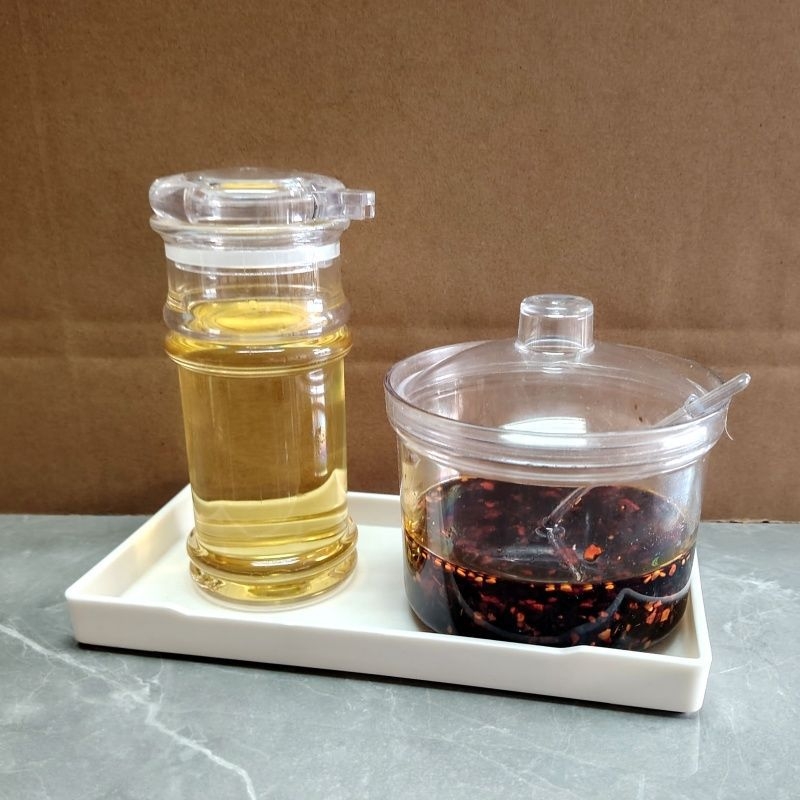 Triju pudelku komplekts restorānu garšvielām: sezama eļļas pudele, čili pudele, etiķa pudele; Materiāls: Plastmasas; Zīmols: Unique; Importēts: Nē