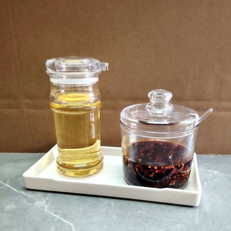 Triju pudelku komplekts restorānu garšvielām: sezama eļļas pudele, čili pudele, etiķa pudele; Materiāls: Plastmasas; Zīmols: Unique; Importēts: Nē