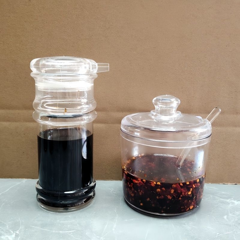 Triju pudelku komplekts restorānu garšvielām: sezama eļļas pudele, čili pudele, etiķa pudele; Materiāls: Plastmasas; Zīmols: Unique; Importēts: Nē