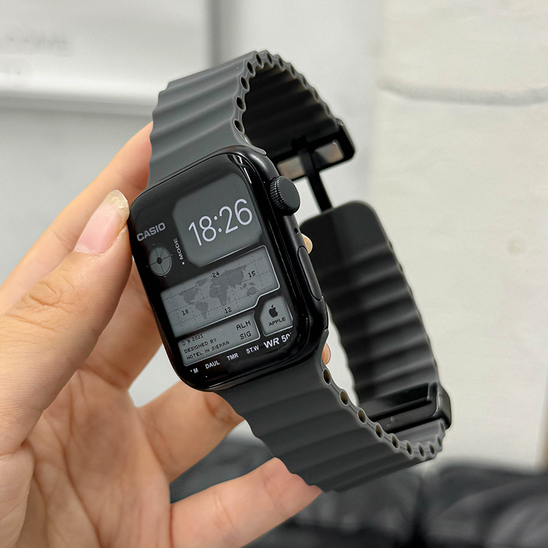 Kompatibilno s Apple Watch S7/S8/S9 i iWatch 10; silikonska narukvica morske boje; magnetska kopča.