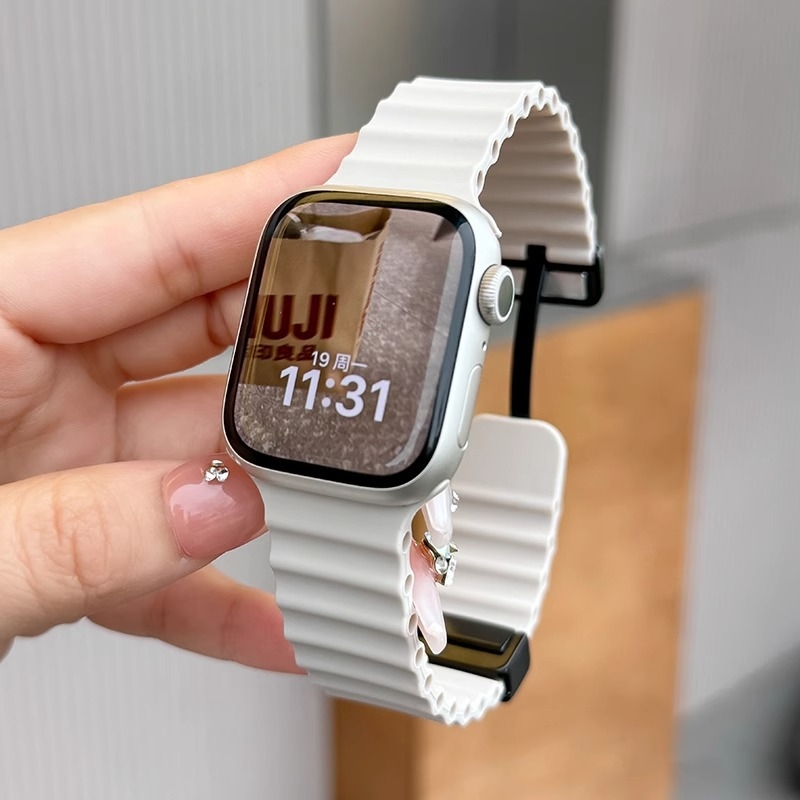 Kompatibilno s Apple Watch S7/S8/S9 i iWatch 10; silikonska narukvica morske boje; magnetska kopča.