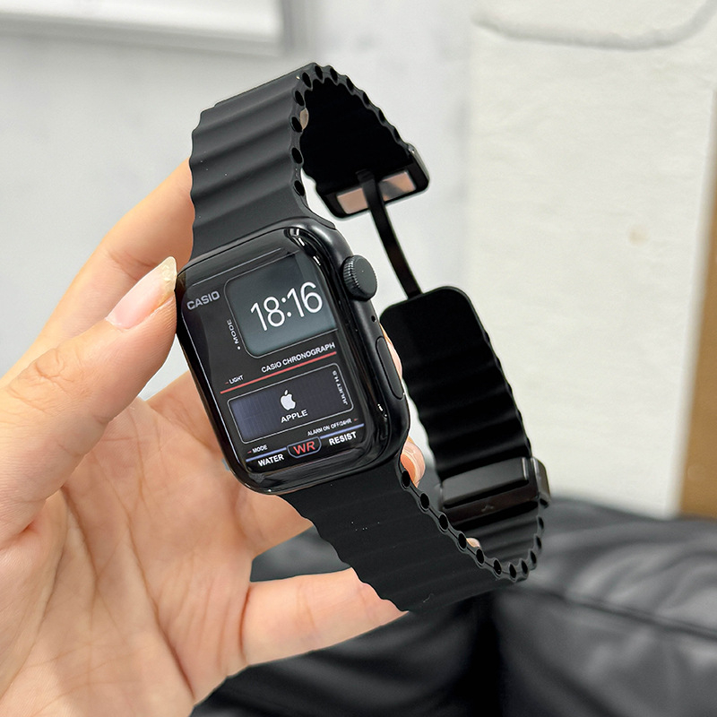 Kompatibilno s Apple Watch S7/S8/S9 i iWatch 10; silikonska narukvica morske boje; magnetska kopča.