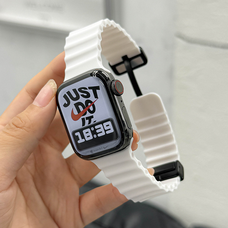 Kompatibilno s Apple Watch S7/S8/S9 i iWatch 10; silikonska narukvica morske boje; magnetska kopča.