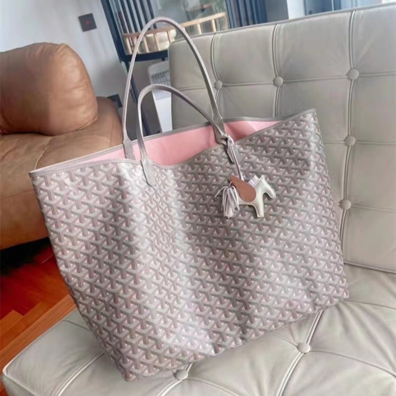 Geantă Tote, material PU, formă orizontală pătrată, deschidere la partea superioară, căptușeală din pânză, buzunar intern pentru telefonul mobil