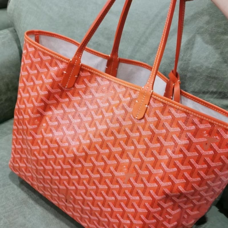 Geantă Tote, material PU, formă orizontală pătrată, deschidere la partea superioară, căptușeală din pânză, buzunar intern pentru telefonul mobil