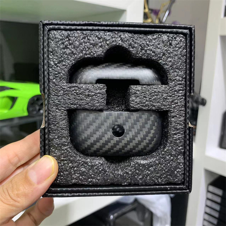 Ochranný obal z karbónových vlákien pre AirPods Pro 3 a AirPods 3/4