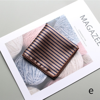 Vyrinė kišpinio servetėlė – vieno atspalvio džakardinė medžiaga, poliesterio pluoštas, pamušalas poliesteris, laisvas stilius